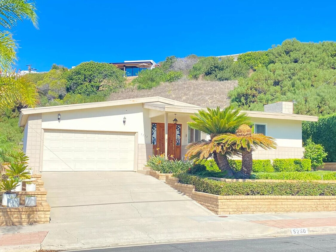 Foto principal - 5250 Vickie Dr