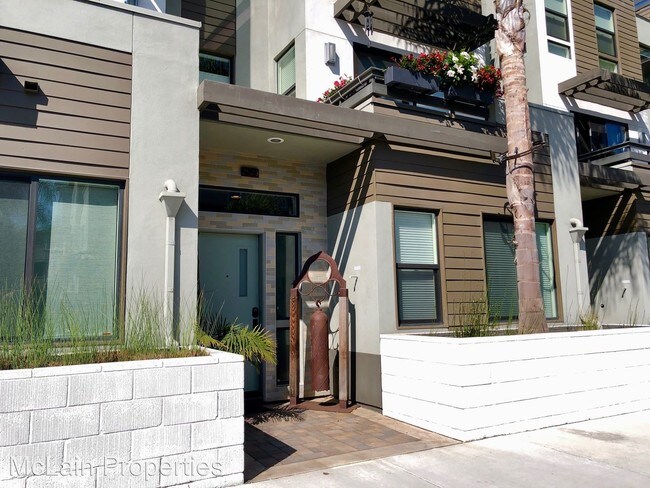 Building Photo - 3 br, 3.5 bath House - 2529 State Street