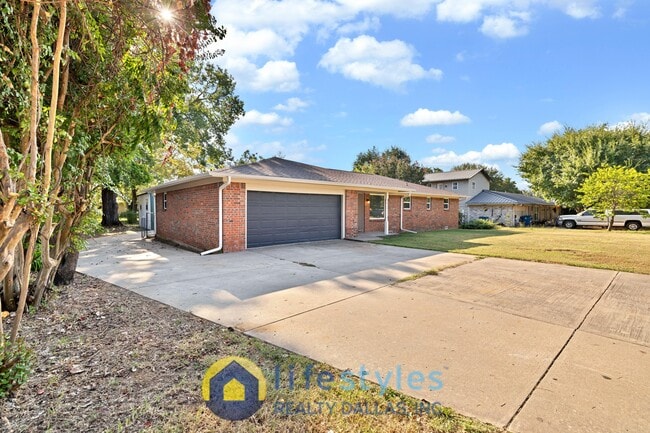 Foto del edificio - 211 Woodlawn Dr
