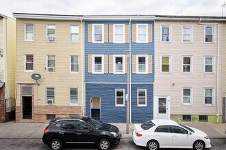 Building Photo - 182 Marion St
