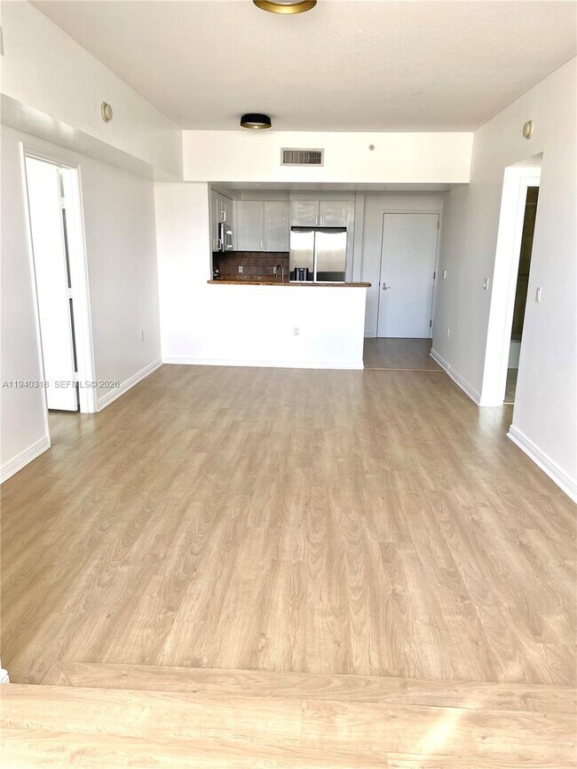 Foto del edificio - 1745 E Hallandale Beach Blvd