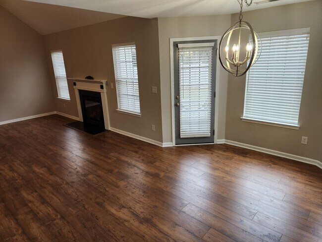 breakfast nook/living room - 3876 Parkers Fwy