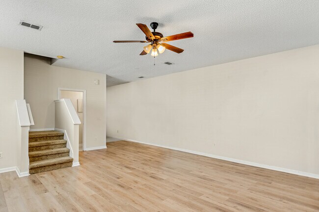 Building Photo - 496 Sherwood Oaks Dr