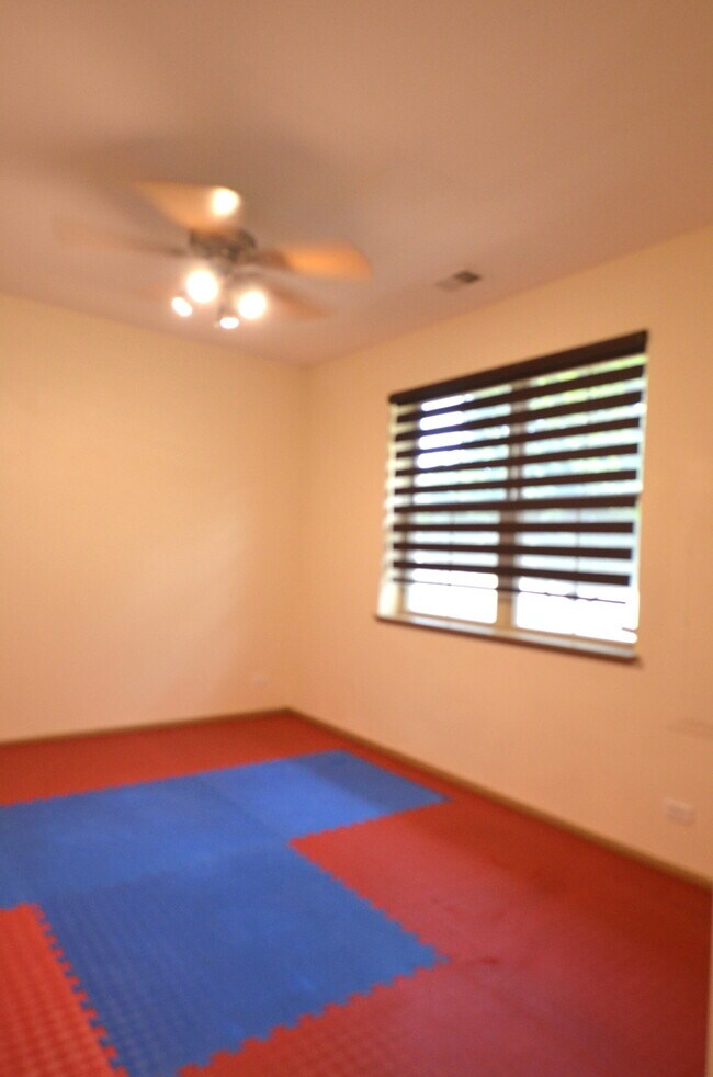 Building Photo - 756 N Aspen Dr