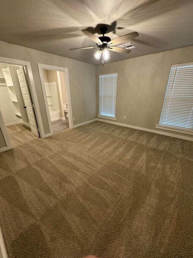 Foto del edificio - Fantastic 3 bedroom 2 bathroom house in Be...