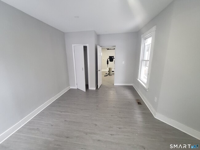 Building Photo - 11 Ridgewood St