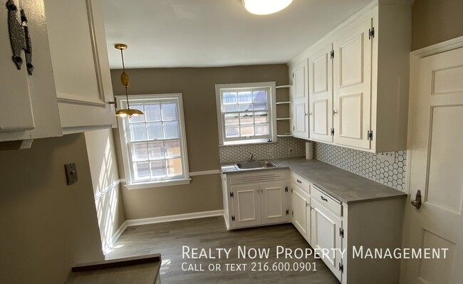 Foto del edificio - Shaker Heights 4 bed 2 bath UP