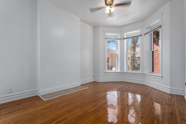 Foto del edificio - 2439 S Millard Ave