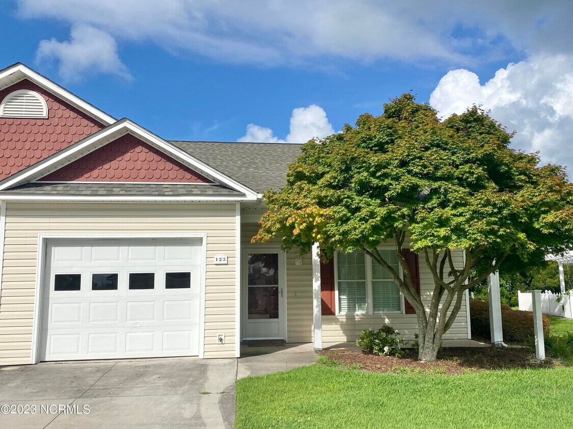 Primary Photo - 123 Palmetto Pl Cir