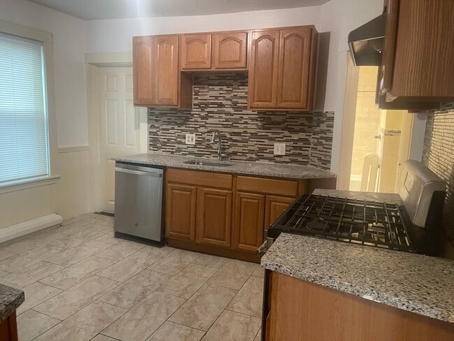 Building Photo - 6 Bailey St