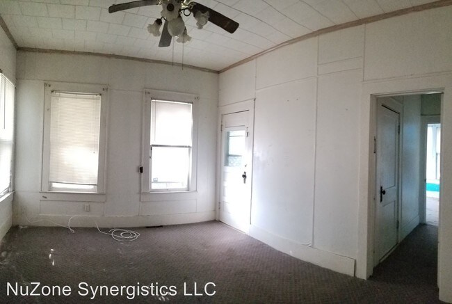 Building Photo - 3 br, 1.5 bath House - 403 E. Elm