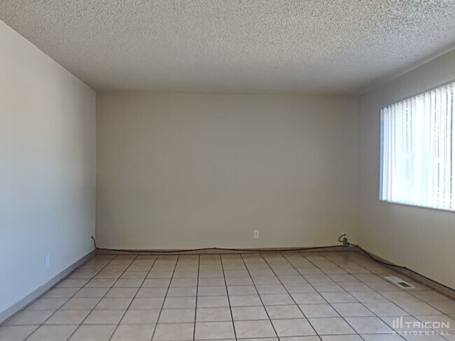 Building Photo - 62 S Lake Dr