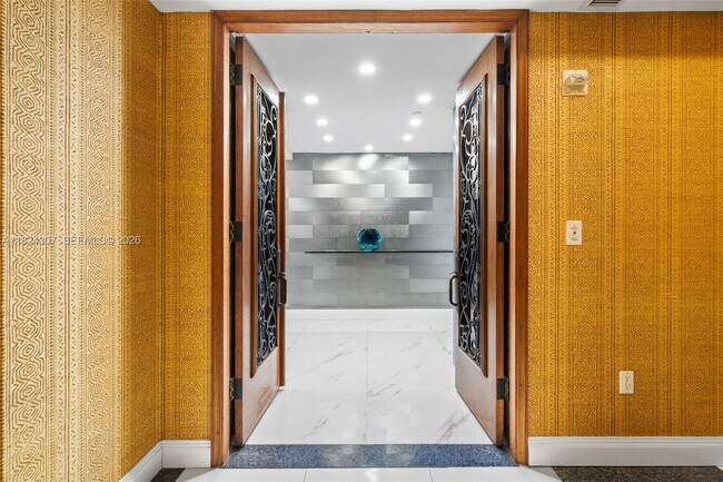 Foto del edificio - 17875 Collins Ave