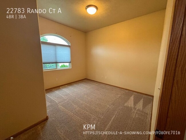 Building Photo - 4 BED | 3 BATH | TOWNHOME | BOX ELDER