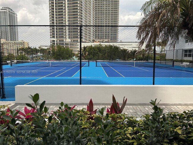 Building Photo - 1904 S Ocean Dr