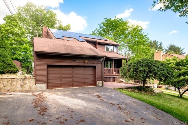 Foto del edificio - 64 Furnace Woods Rd