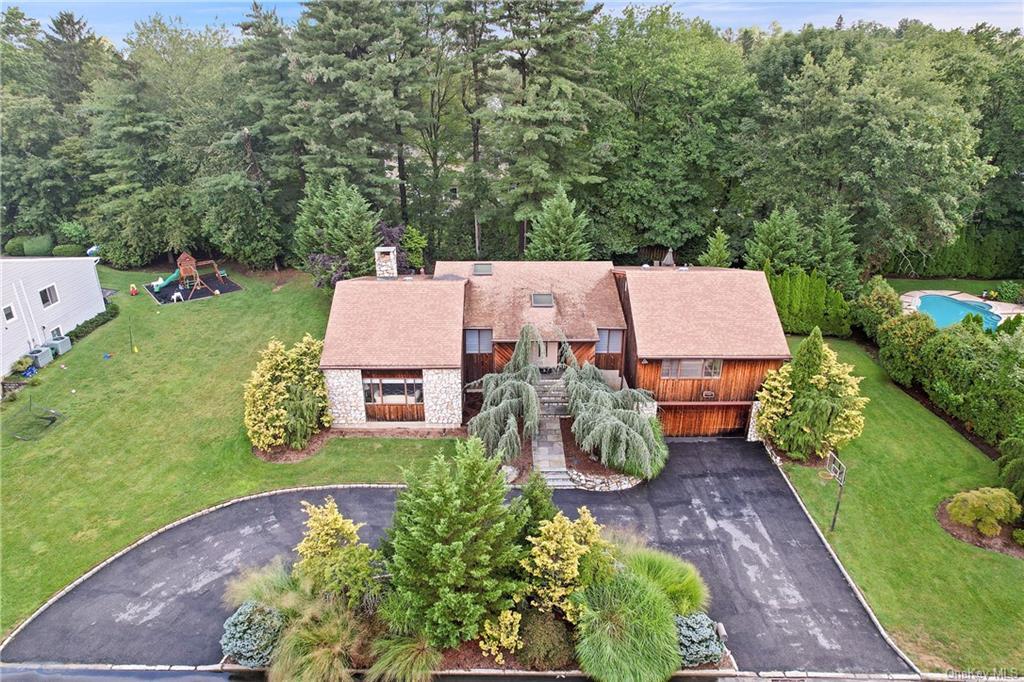 Primary Photo - 27 Country Ridge Rd