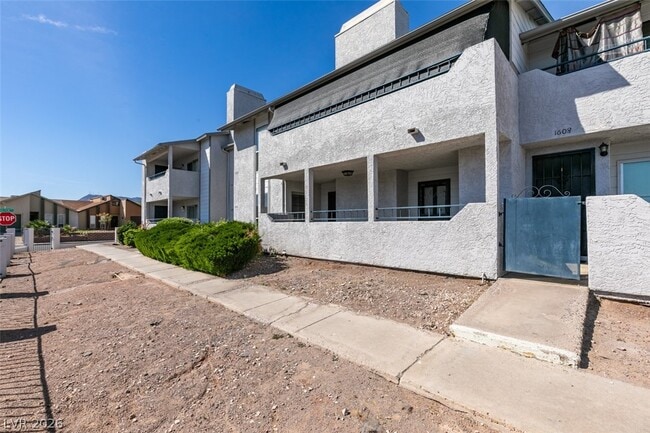 Foto del edificio - 1604 Justin Pl