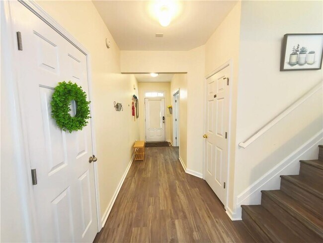 Building Photo - 3362 Briaroak Dr