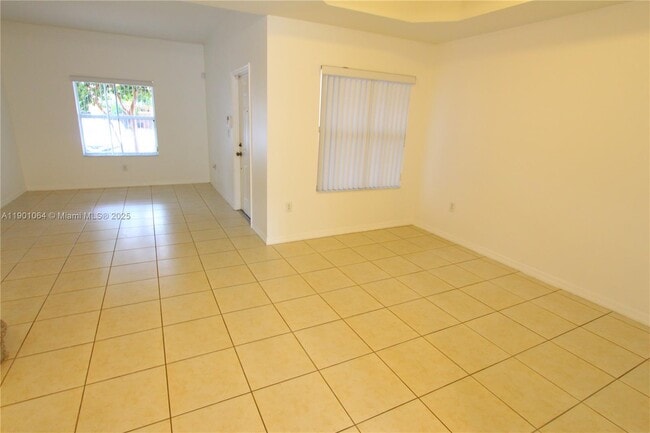 Foto del edificio - 1079 SW 143rd Ave