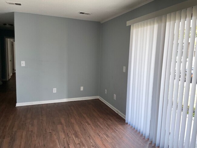 Foto del edificio - Walkable Downtown Lexington Condo | First-Floor 2BR in Shadow Moss