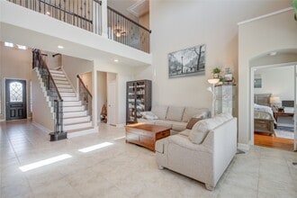 Building Photo - 12902 Oak Fls Dr