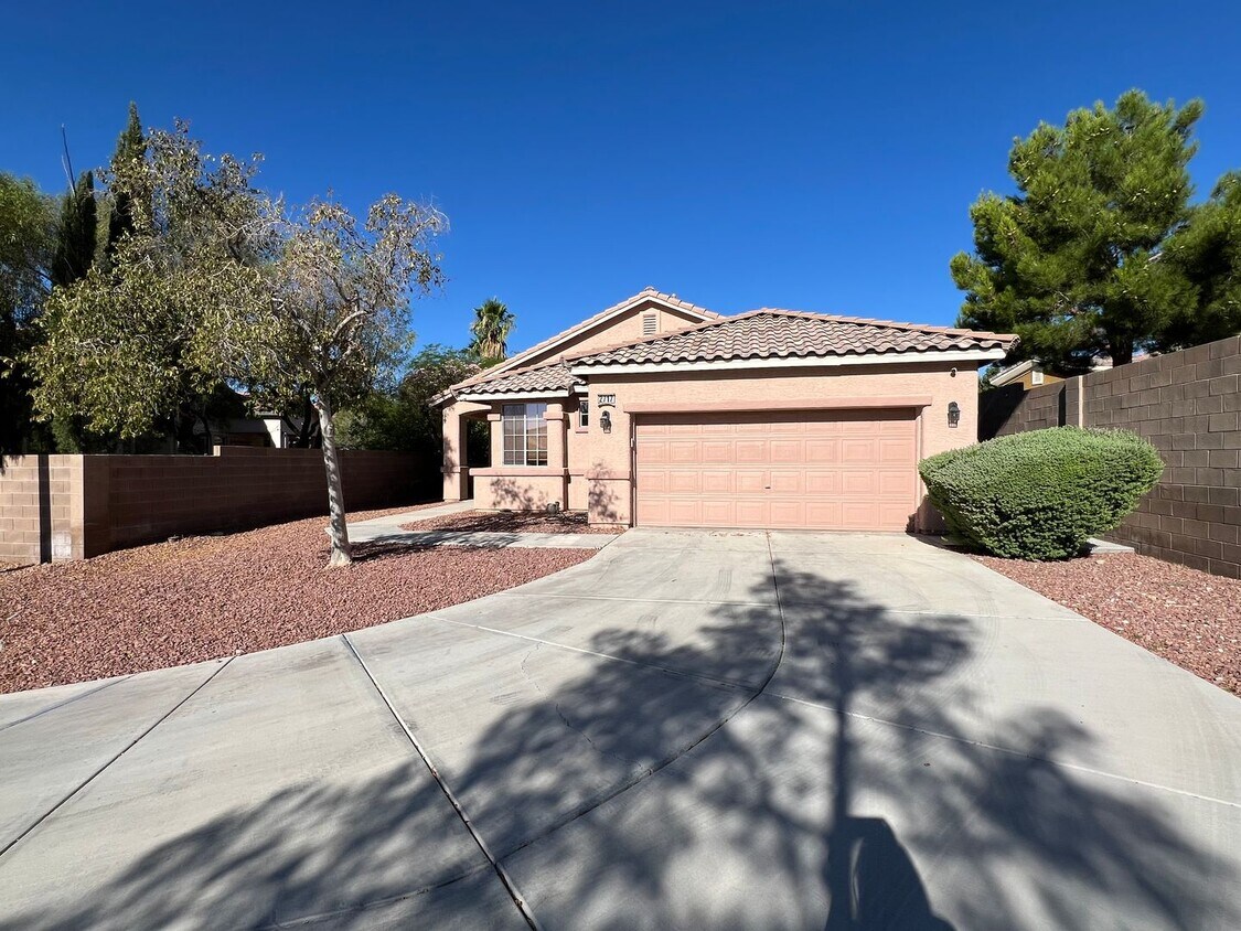 Primary Photo - CHARMING 3BD/2BA SINGLE STORY HOME IN SUMM...
