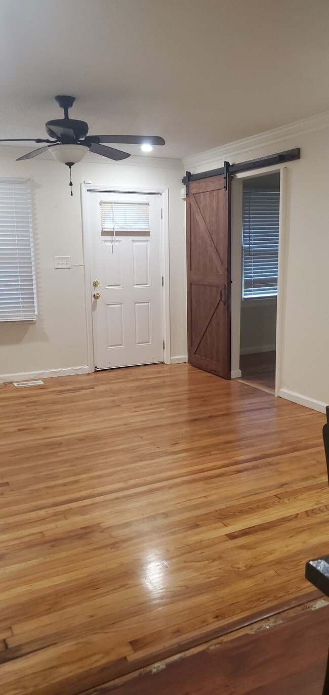 Foto del edificio - 3072 Lone Oak Ave SW