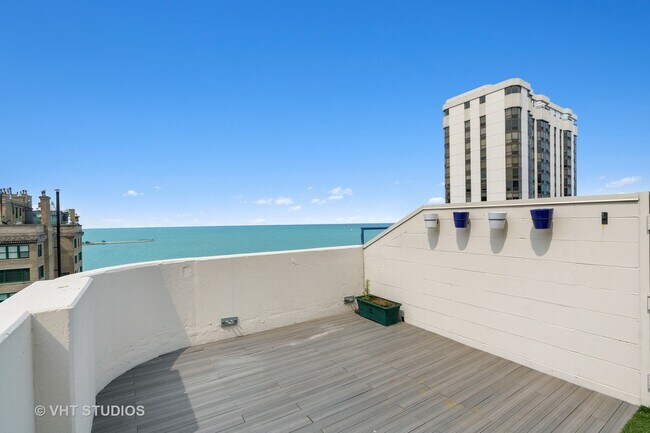 Building Photo - 221 E Walton Pl