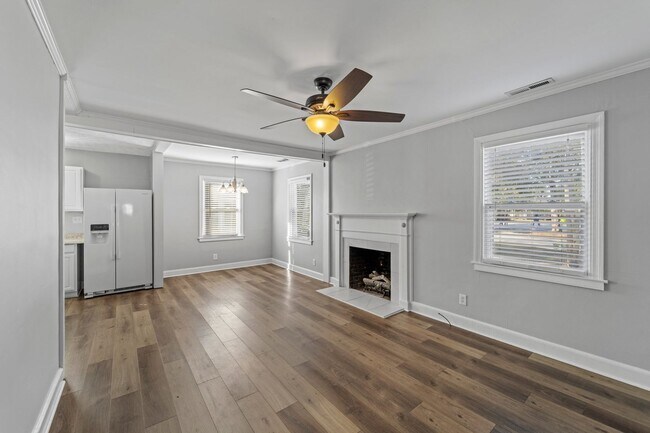 Building Photo - 1605 Oakwood Ave