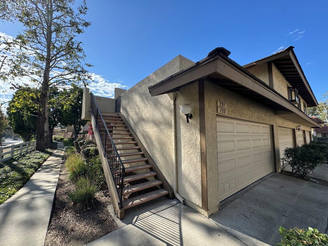 Foto principal - Beautiful 2+1.75 Upstairs Condo in Desirable Parkside Community