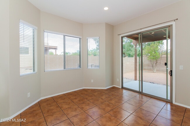 Building Photo - 8877 N Sky Dancer Cir