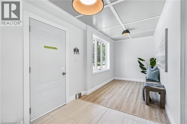 Building Photo - 10 Comet Ave