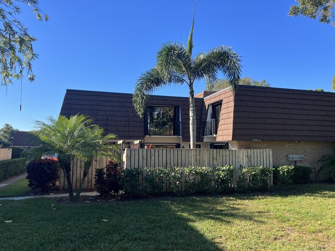 2004 20th Ln, Palm Beach Gardens, FL 33418 Townhome Rentals in Palm