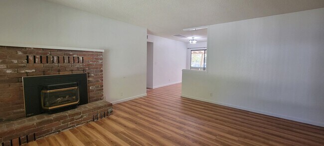 Foto del edificio - 21855 Belmont Dr