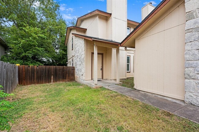 Foto del edificio - 1805 Rawhide Loop