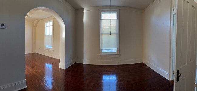 Building Photo - 2115 Marengo St