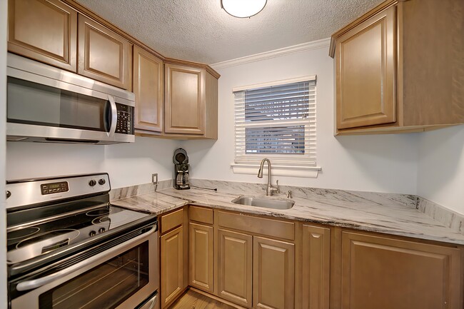 Building Photo - 867 Colony Dr