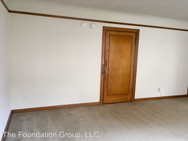 Building Photo - 715 1st Ave W