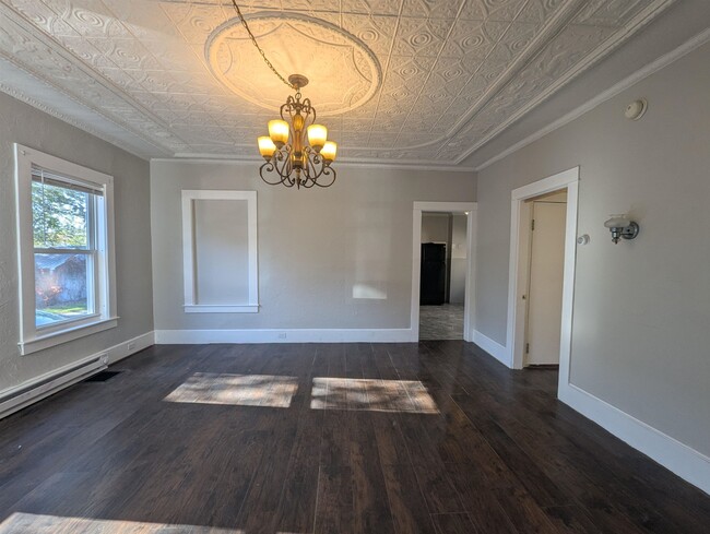 Building Photo - 20 Chellis St