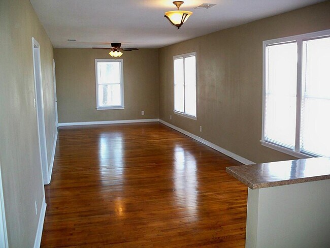 Foto del edificio - 2420 Eastman St