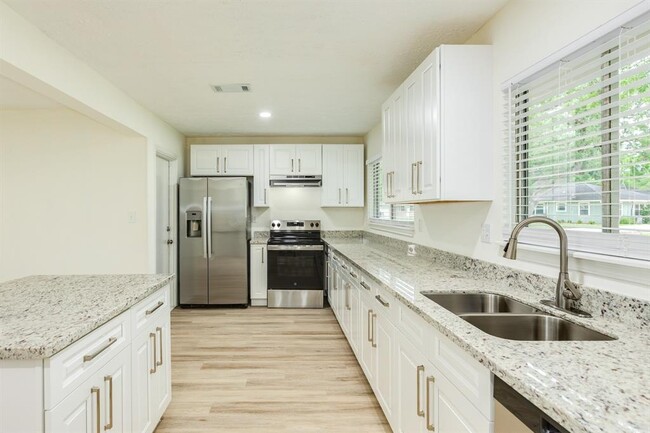 Building Photo - 408 Gardenia St