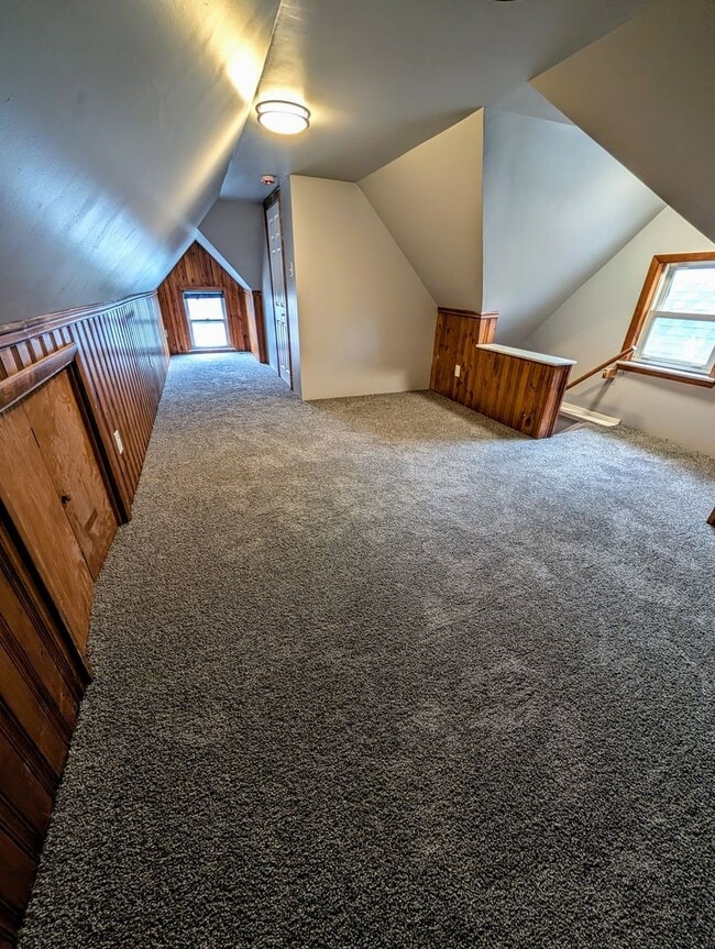 Building Photo - Freshly Remodeled 3 Bedroom House