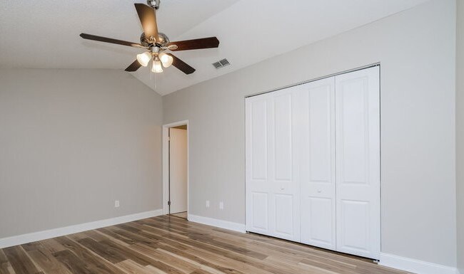 Building Photo - 5815 Silvermoon Ave