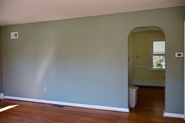 Building Photo - Bungalow in Penn Manor : 2bd/1ba