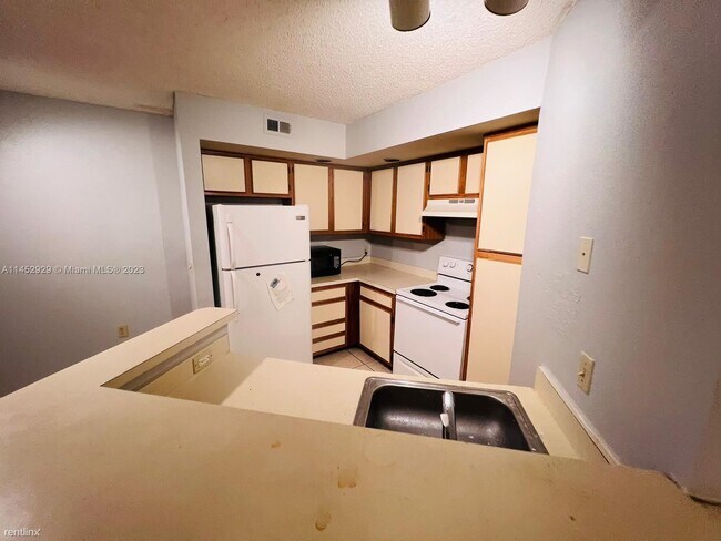 Building Photo - 1 br, 1 bath House - 1401 Village Boulevar...