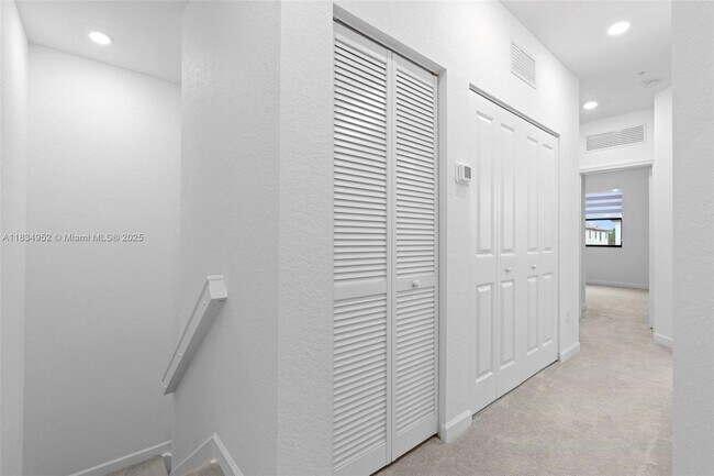 Foto del edificio - 15983 SW 2nd Pl
