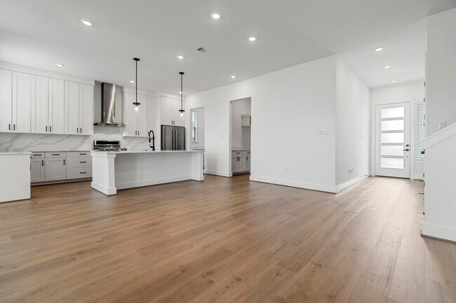 Building Photo - 1824 Drover Ln