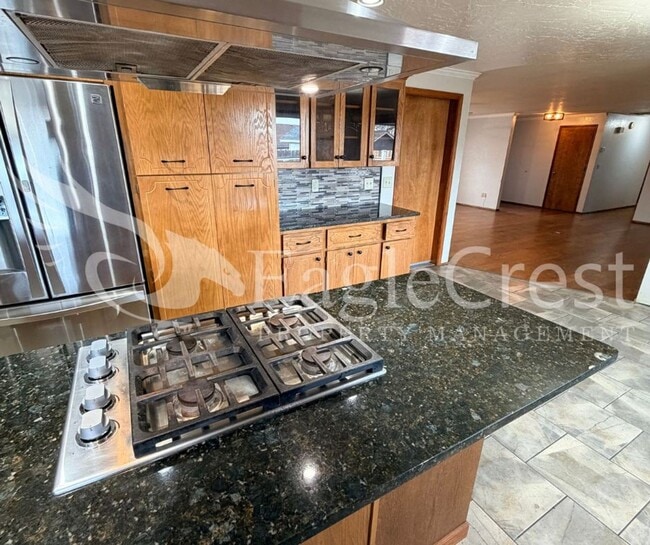 Building Photo - Thoughtfully Designed 3 Bedroom 2 bathroom Home with Open Kitchen and Private Deck