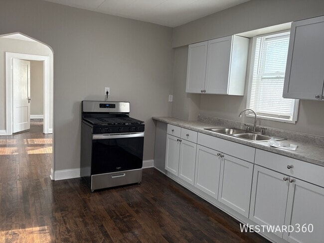 Building Photo - 4011 Elm St